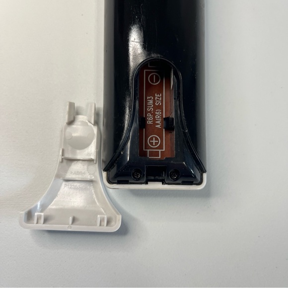 Pre-Owned DirecTV RC66 Remote. Good used condition. See photos. No corrosion! - Picture 4 of 8